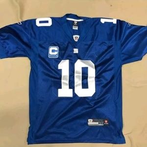 eli manning c on jersey